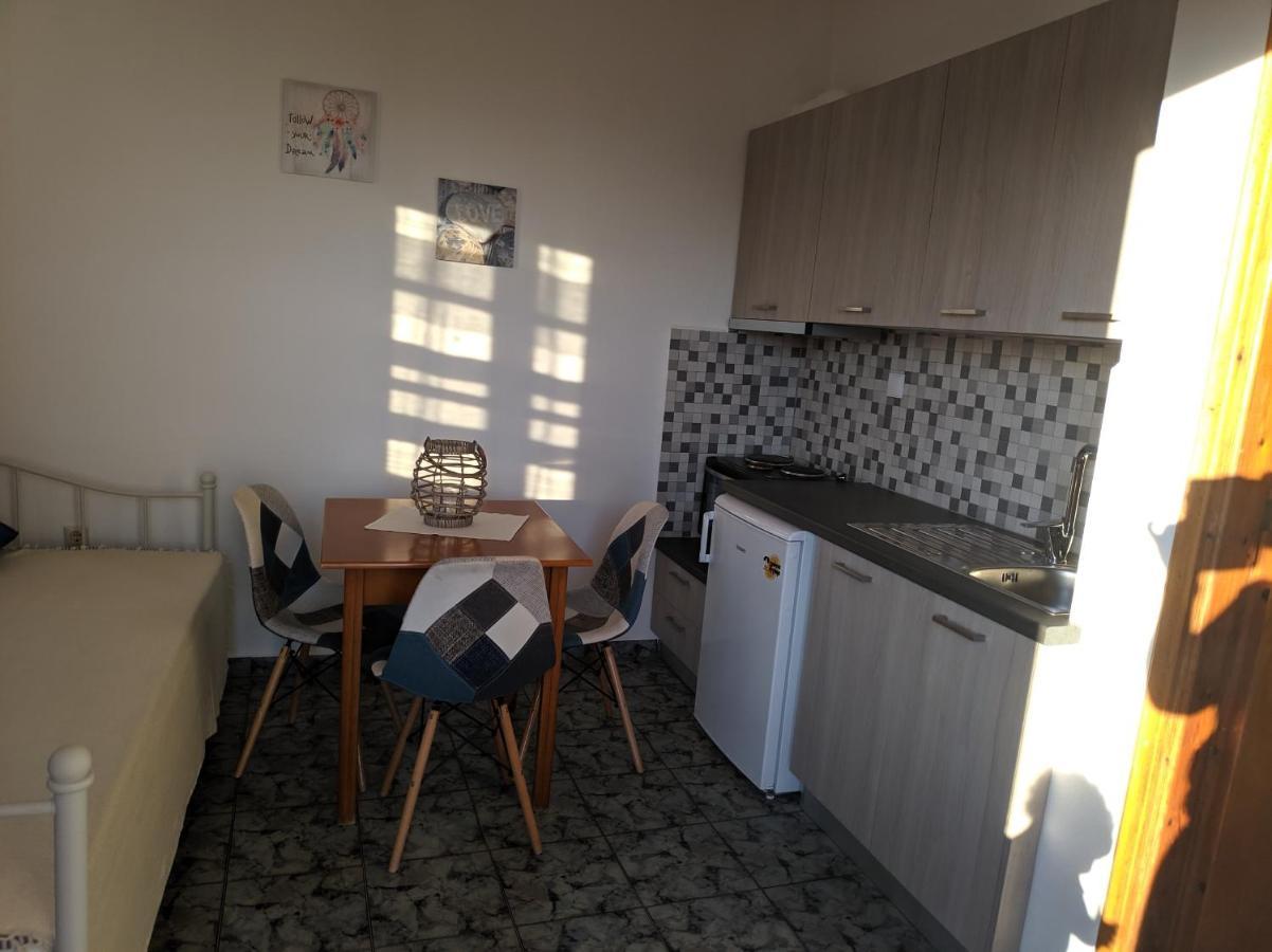 Apartament Tramonto Nel Delfini Kini Zewnętrze zdjęcie