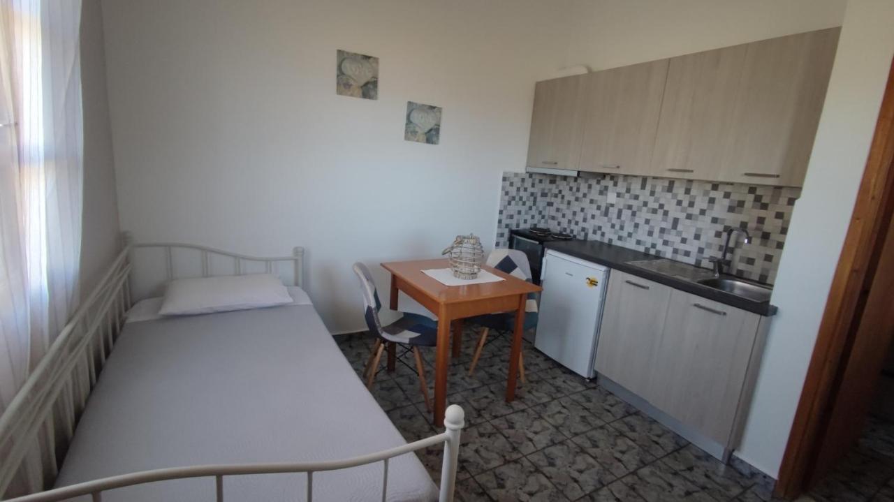 Apartament Tramonto Nel Delfini Kini Zewnętrze zdjęcie