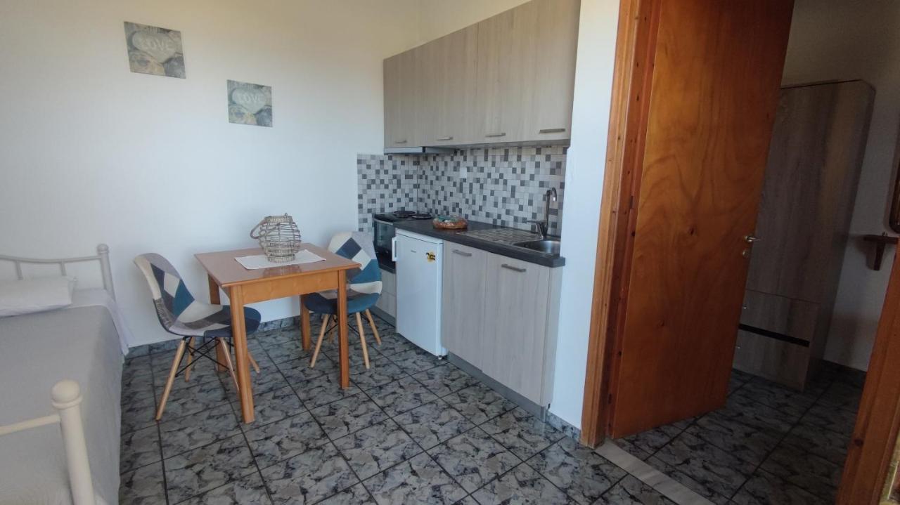 Apartament Tramonto Nel Delfini Kini Zewnętrze zdjęcie