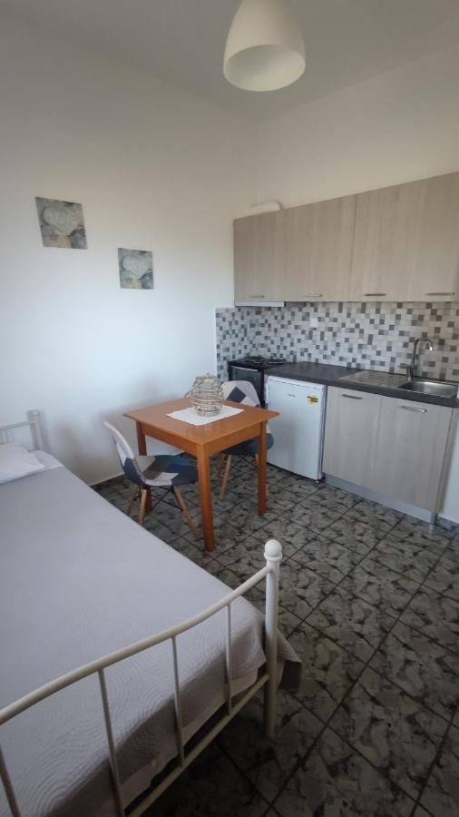 Apartament Tramonto Nel Delfini Kini Zewnętrze zdjęcie