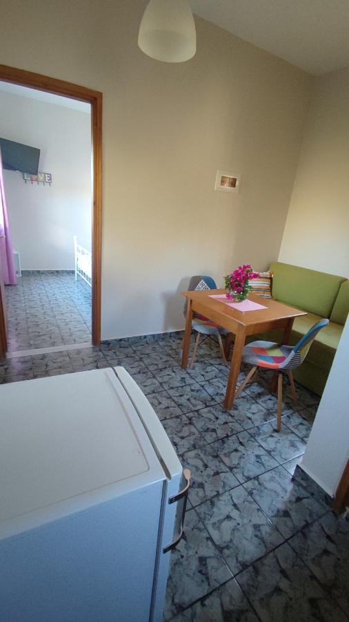 Apartament Tramonto Nel Delfini Kini Zewnętrze zdjęcie
