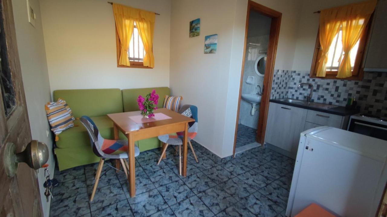 Apartament Tramonto Nel Delfini Kini Zewnętrze zdjęcie