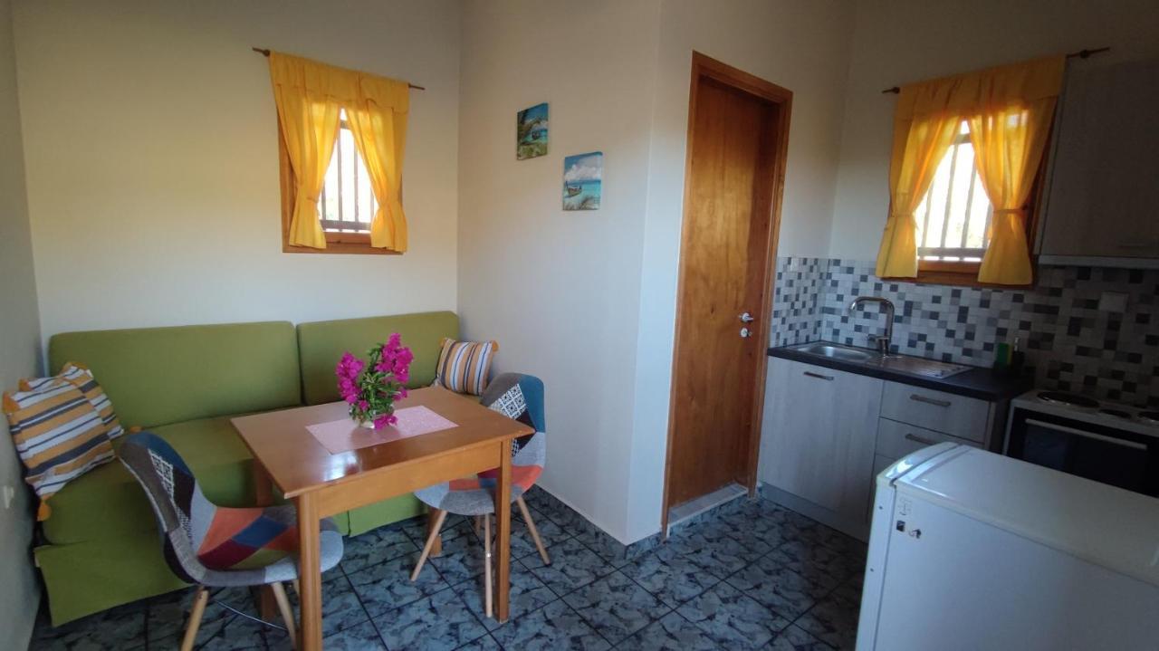 Apartament Tramonto Nel Delfini Kini Zewnętrze zdjęcie
