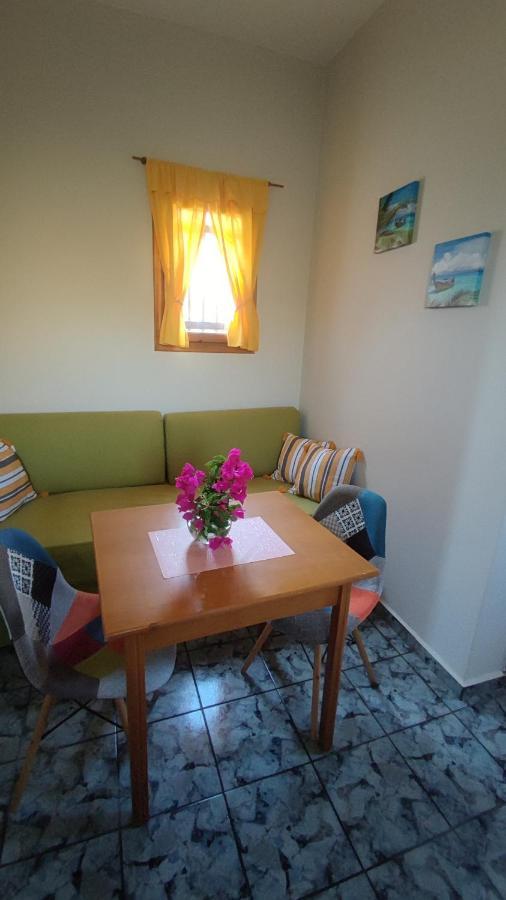 Apartament Tramonto Nel Delfini Kini Zewnętrze zdjęcie