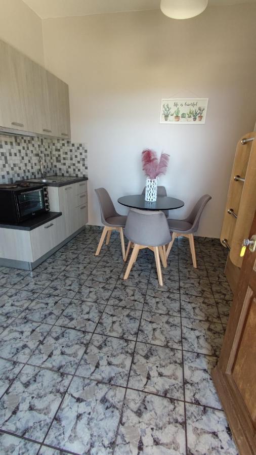 Apartament Tramonto Nel Delfini Kini Zewnętrze zdjęcie