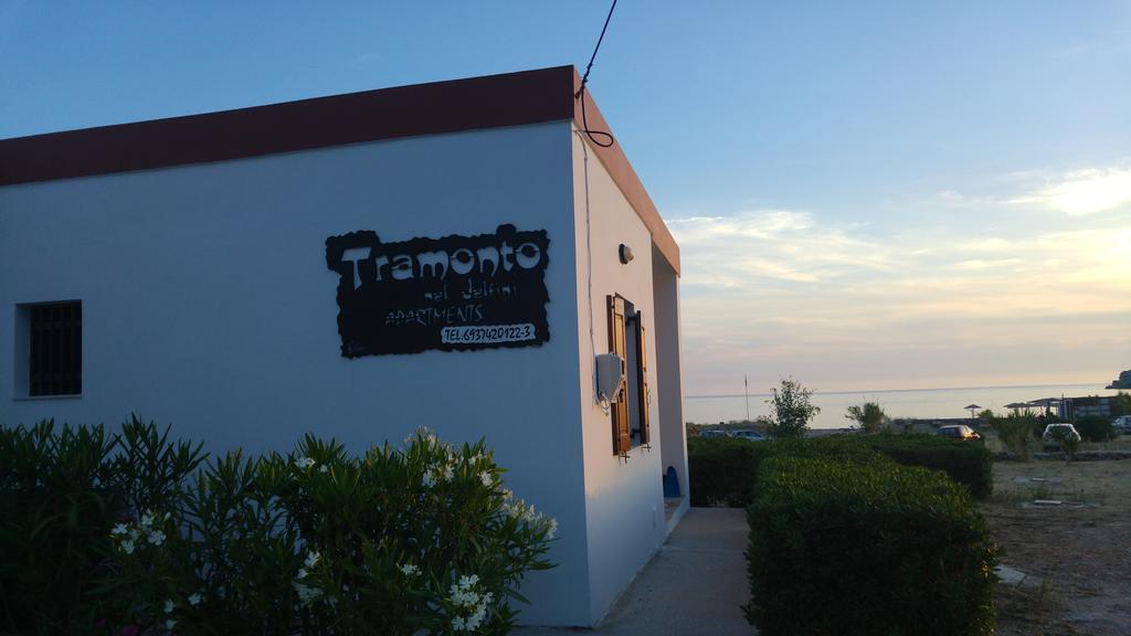 Apartament Tramonto Nel Delfini Kini Zewnętrze zdjęcie