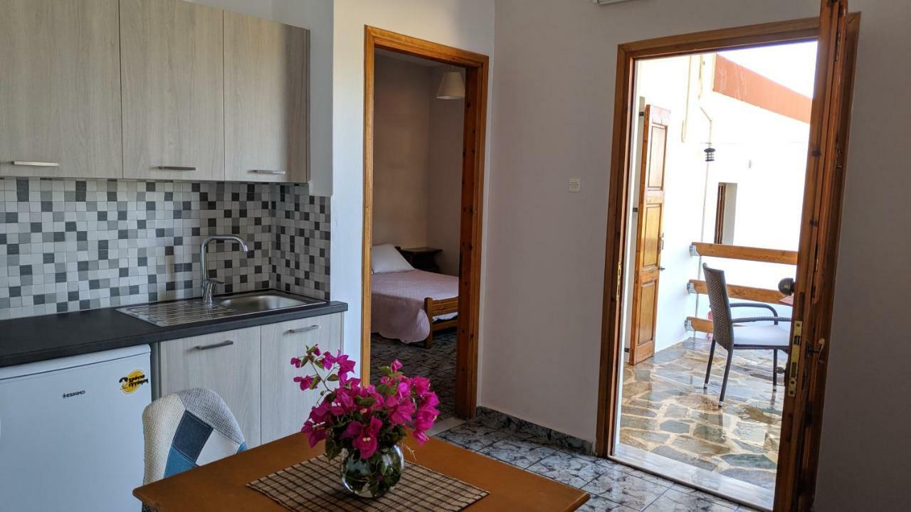 Apartament Tramonto Nel Delfini Kini Zewnętrze zdjęcie