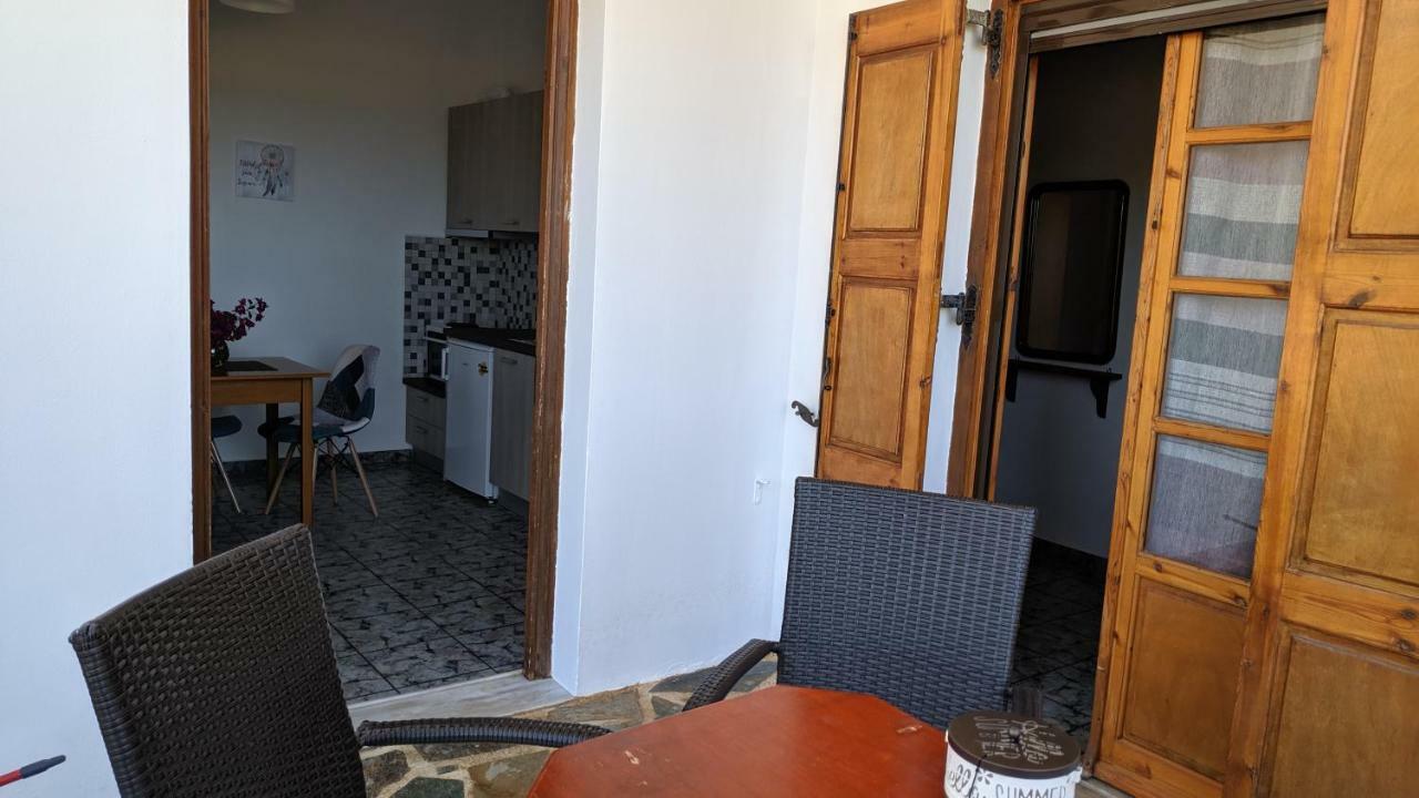 Apartament Tramonto Nel Delfini Kini Zewnętrze zdjęcie